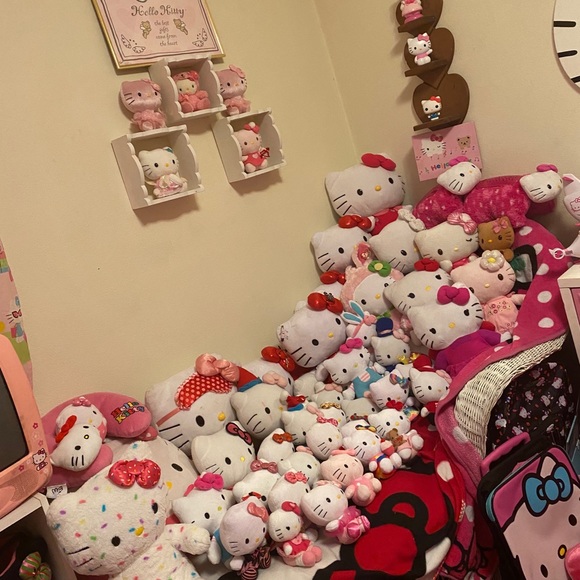 Hello Kitty Mystery Box! - Picture 3 of 4